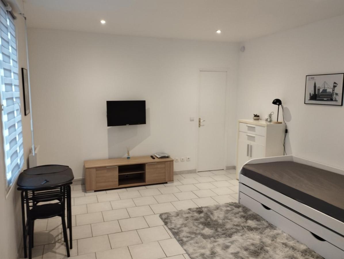 Charmant Studio Canape Lit Netflix Prime Video Dazn Wifi Le Havre Exterior photo